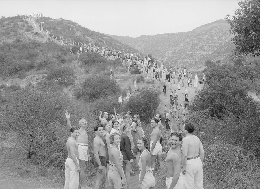 A group of 40 plus hikers in the Hollywood Hills.