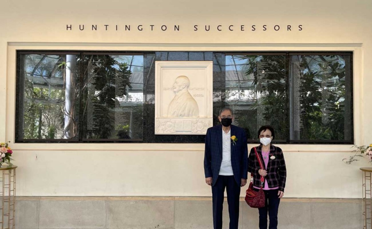 Dr. Peter Wei-Teh (left) and Mrs. Lai-Wah Mui Chen (right) at the Successors Stroll.