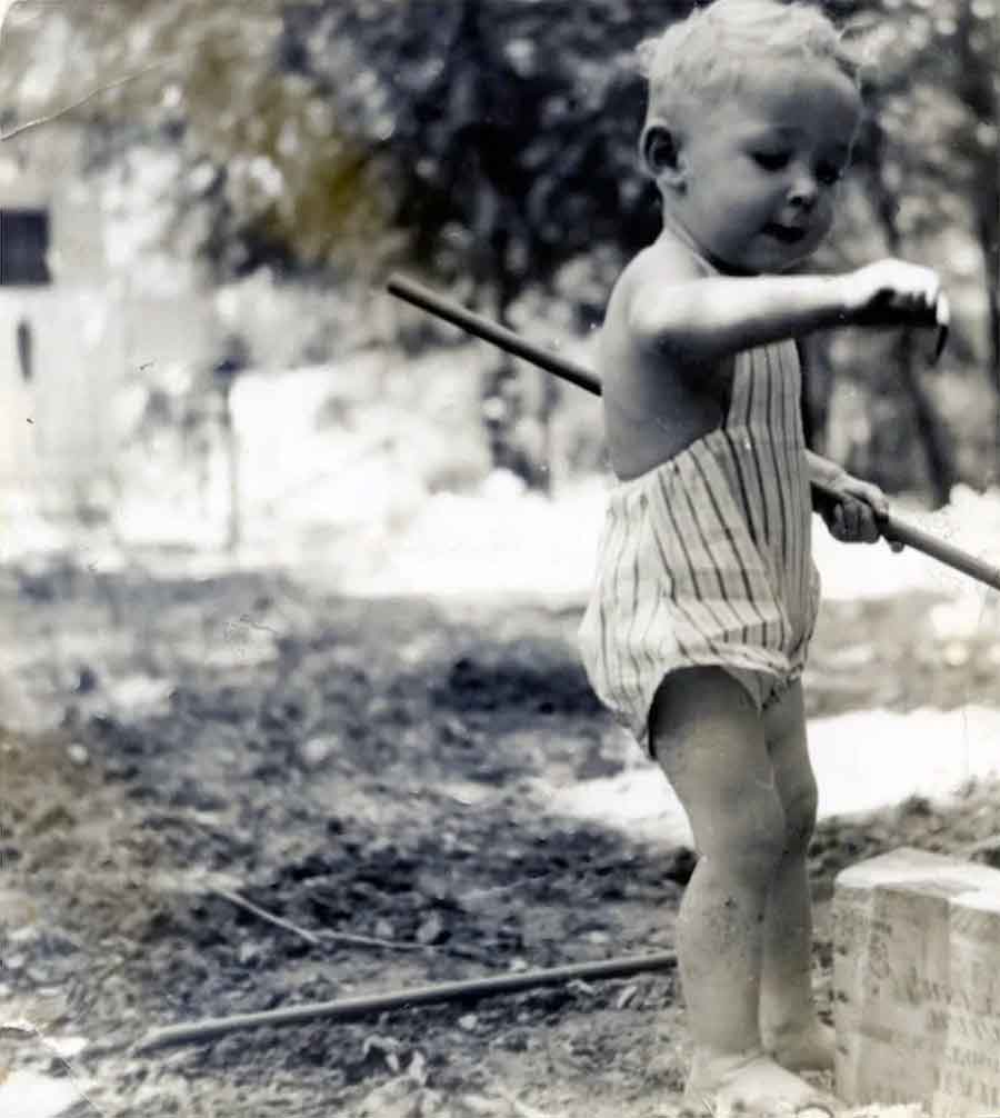 A young Jim Folsom digging earthworms. Unknown photographer.