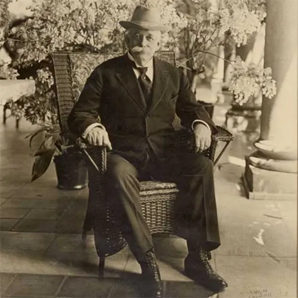 henry huntington sitting