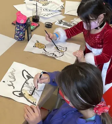 children brush painting
