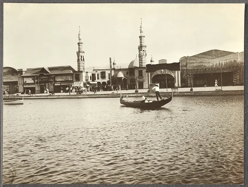 Unknown Photographer, Gondola, Lagoon, and Midway Plaisance in "Venice of America," ca. 1906-1910.