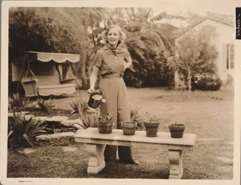 Gloria Stuart at home in her backyard, Los Angeles, 1936. 