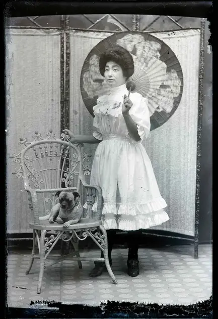 Unknown photographer, Woman posing for a studio portrait while holding a parasol, Old Chinatown, Los Angeles, ca. 1900. The Huntington Library, Art Museum, and Botanical Gardens.