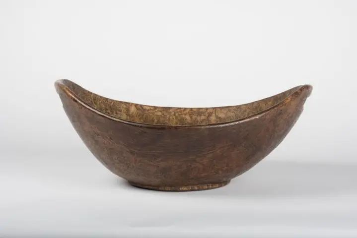 Unrecorded artist (American), Oval bowl, n.d., carved burl ash. Jonathan and Karin Fielding Collection, L2015.41.55 