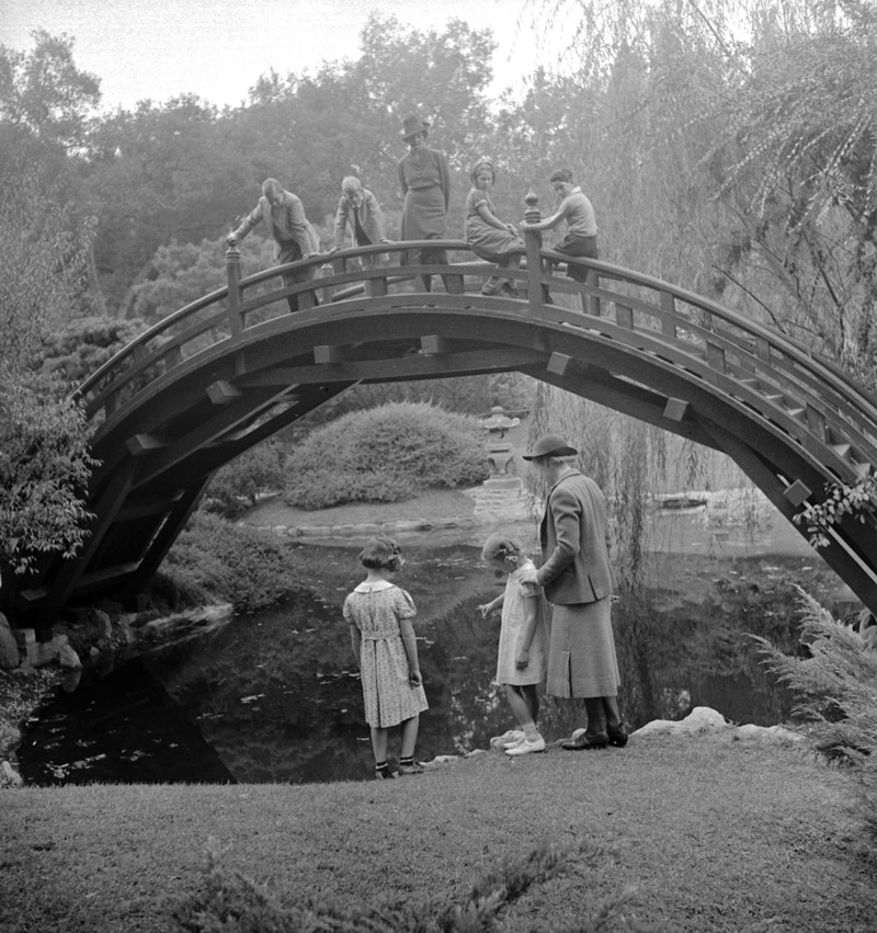 Visitors to the Japanese Garden in 1930s