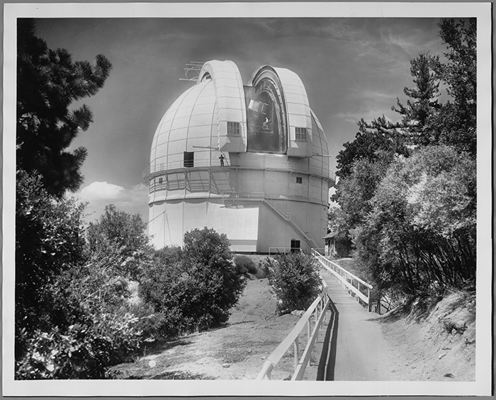 Observatory dome of the Hooker 100-inch reflecting telescope, ca. 1925, Mount Wilson Observatory. Unidentified photographer. Image courtesy of the Observatories of the Carnegie Institution for Science Collection at The Huntington Library, Art Collections, and Botanical Gardens.
